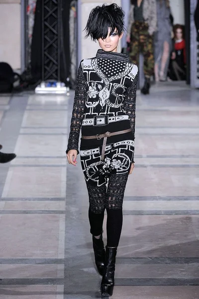 Look 18